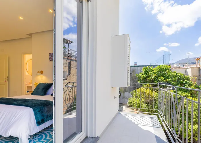 Via Roma בית הארחה 3*